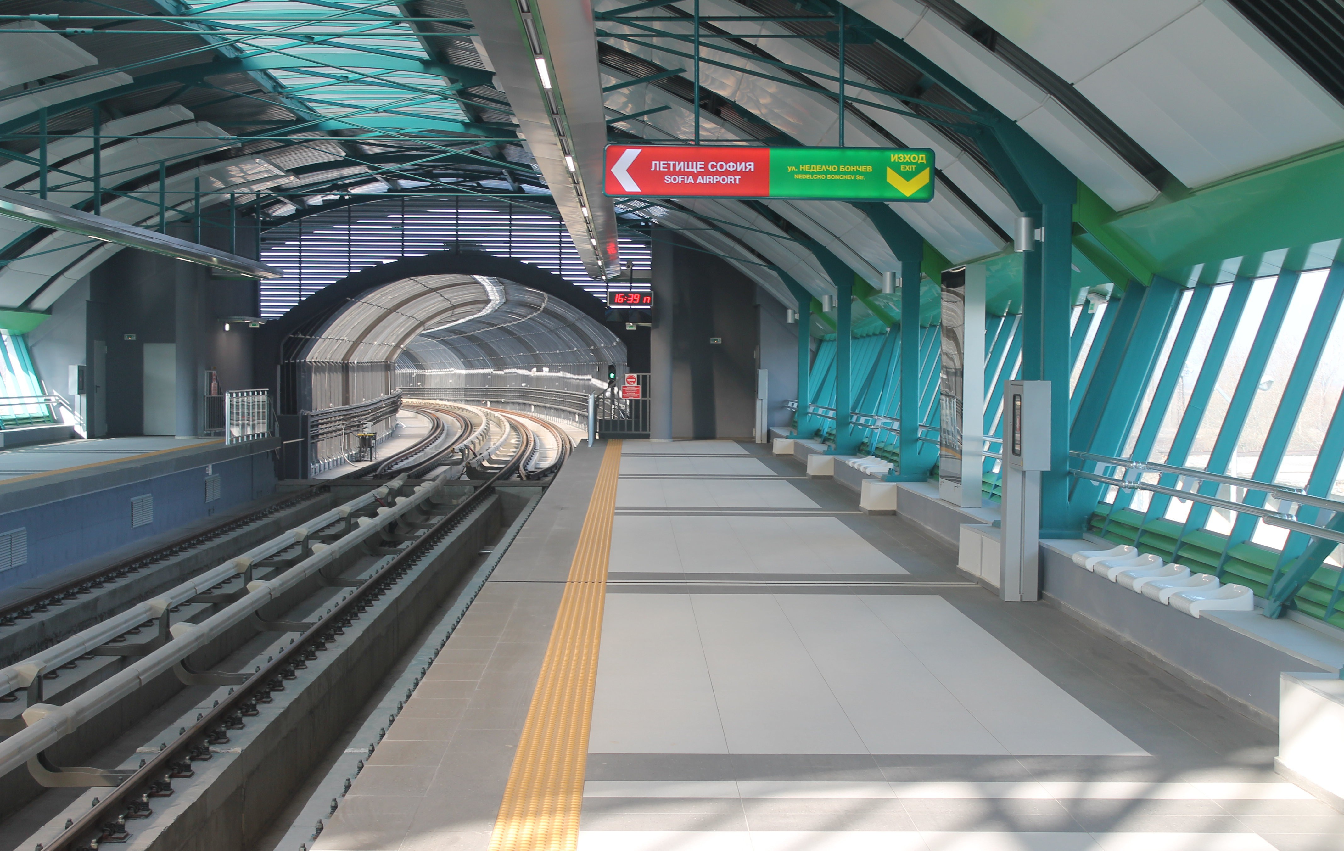 Новото метро тръгва от 2 април!