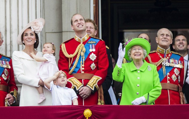 Защо кралското семейство не използва фамилията си