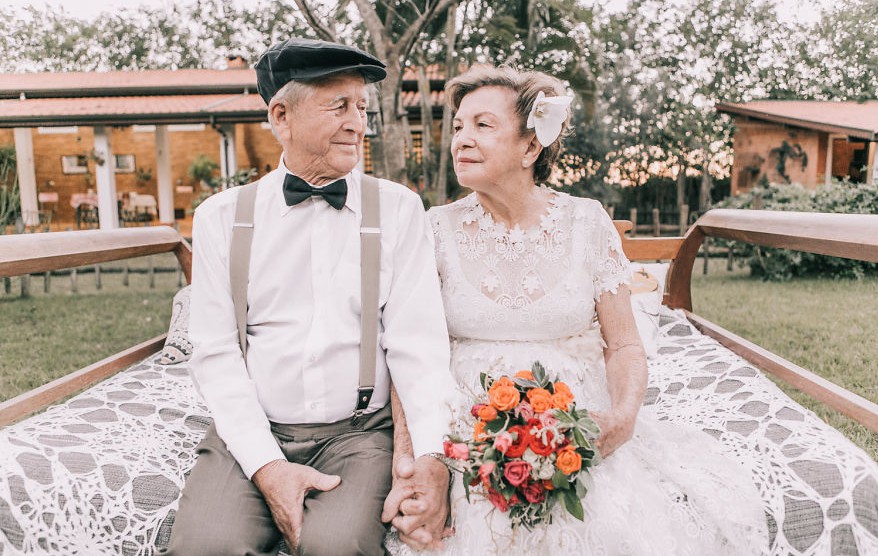 Тази двойка направи първите си сватбени снимки след 60 години брак