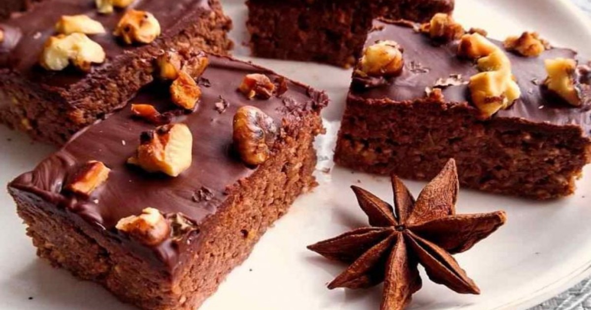 Сладко изкушение: Шоколадов десерт със стафиди и орехи