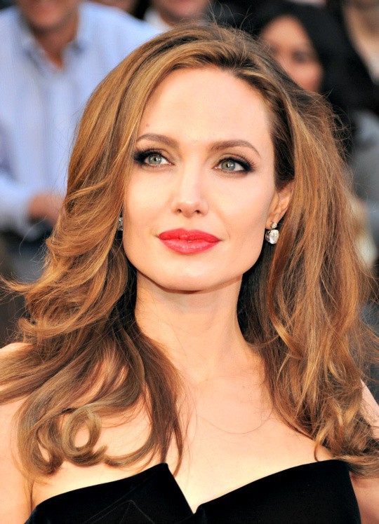 Анджелина Джоли махна гърдите си