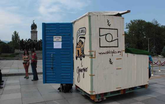 Чудесна идея: Мобилна къщичка приюти бездомен мъж в София