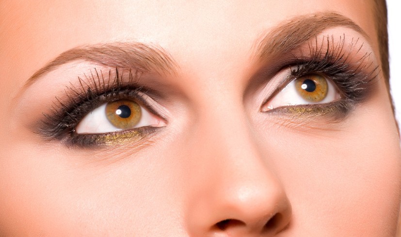Как да се грижим за кожата около очите