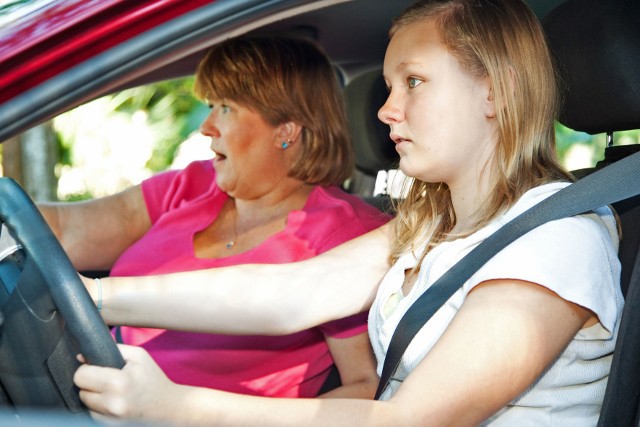 5 начина да предпазите младите шофьори зад волана