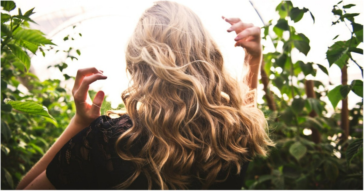 Масло от РОЗМАРИН: Помощ от природата за възстановяване и по-бърз РАСТЕЖ на косата
