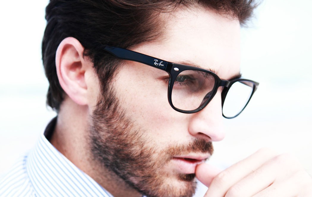 20 причини да излизате с мъж, който носи очила
