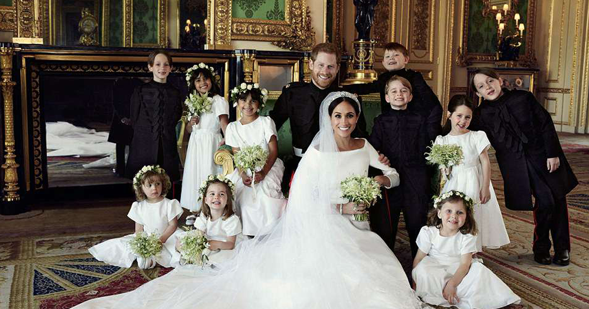 Кралският двор представиха официални снимки от сватбата на принц Хари и Меган Маркъл