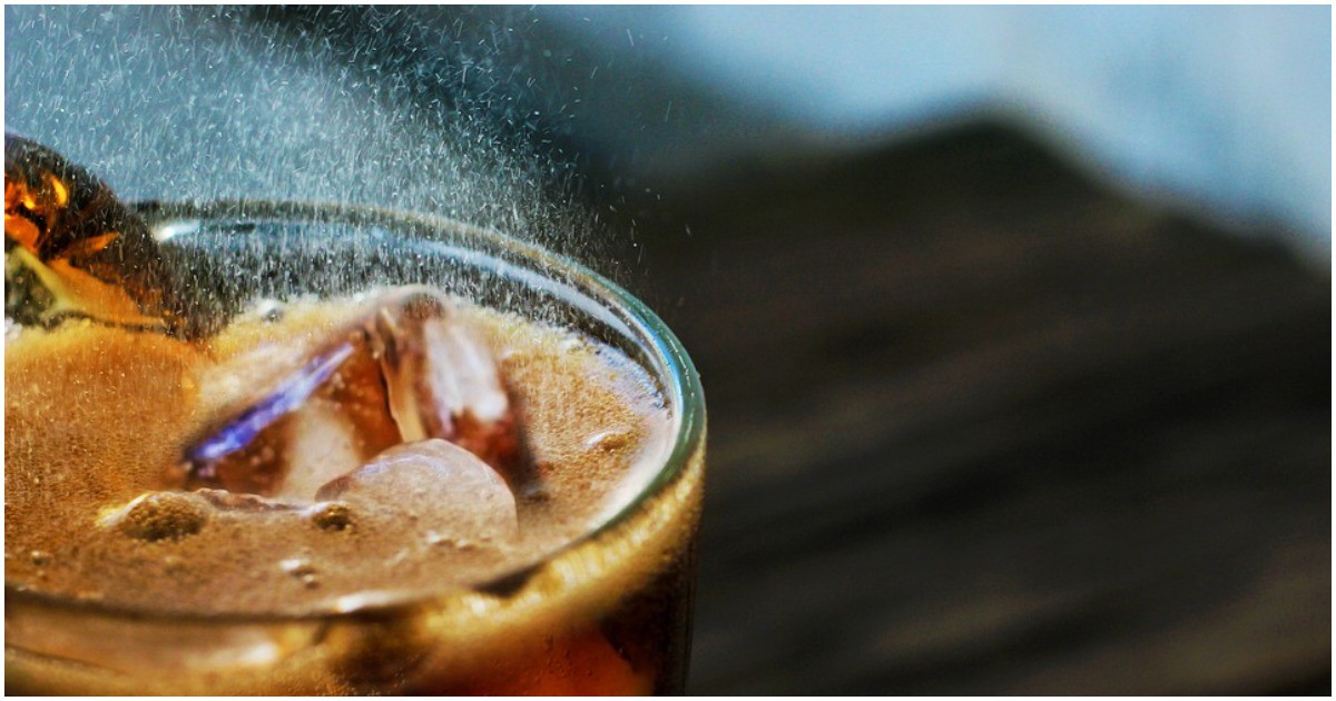 Сингапур забрани всички реклами на безалкохолни напитки с добавена захар