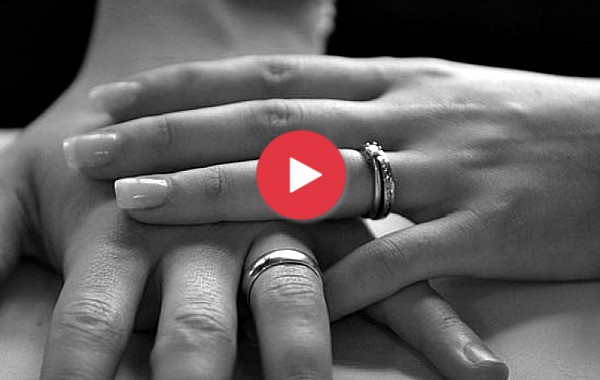 Едно стоплящо сърцето видео обяснява защо носим халката на четвъртия пръст
