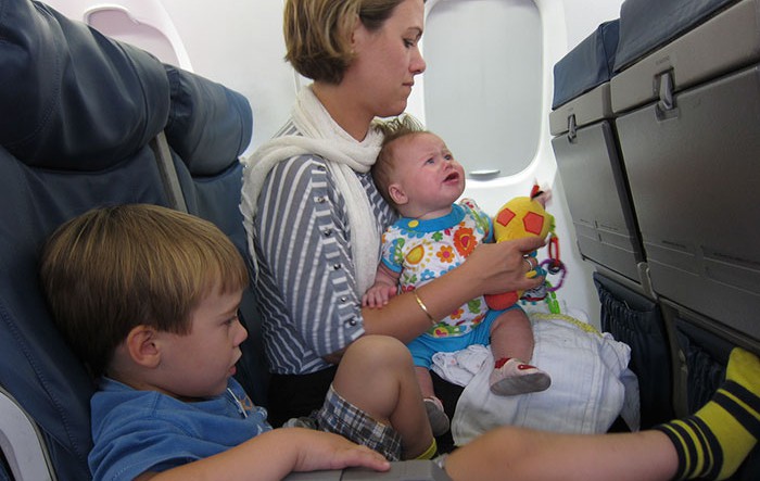 Обяснението на една майка защо не сте длъжни да се извинявате, че бебето ви плаче по време на полет!