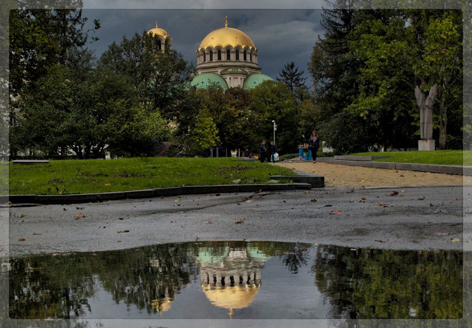 София: Красотата на столицата, отразена в няколко локви