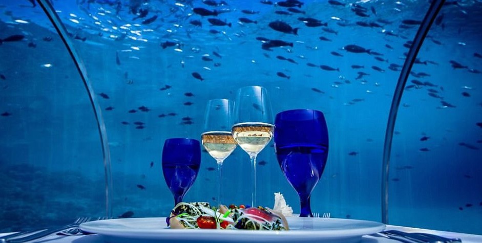 Луксът на Малдивите: Вечеря на 6 метра под водата!