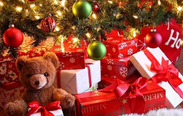 Защо хората си подаряват подаръци на Коледа