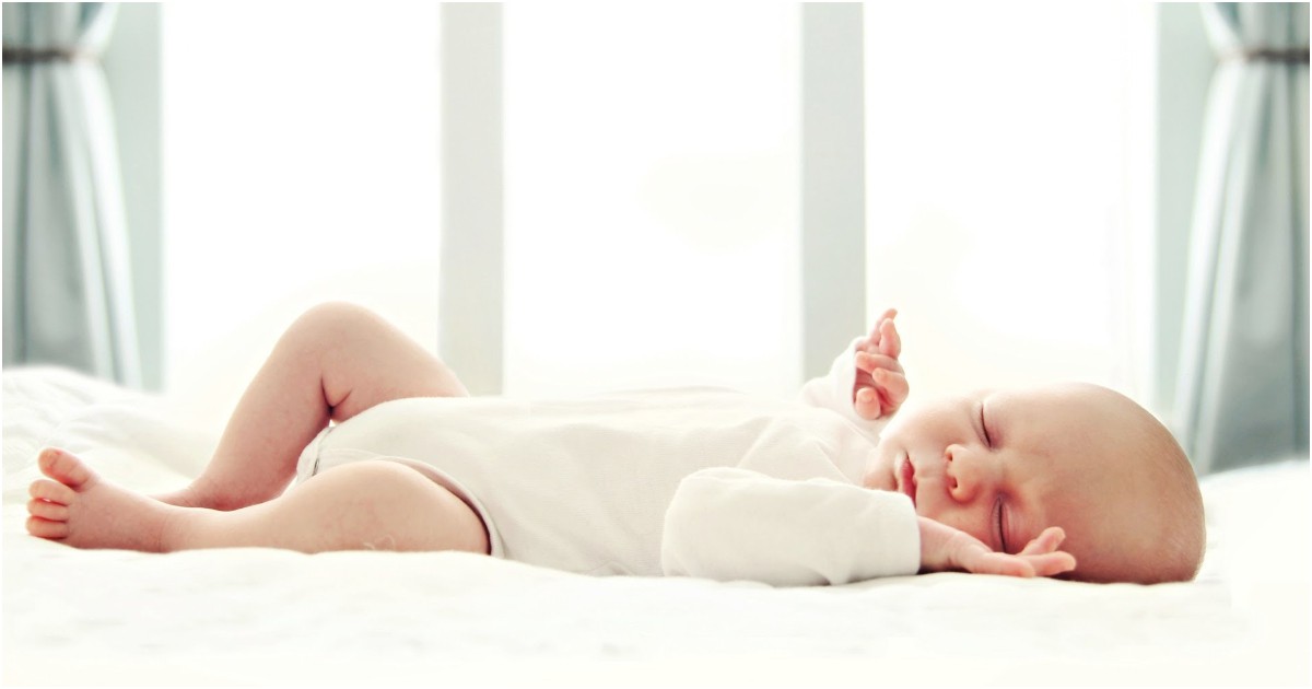 Разбиване на митове: Защо не е проблем да събудите спящо бебе