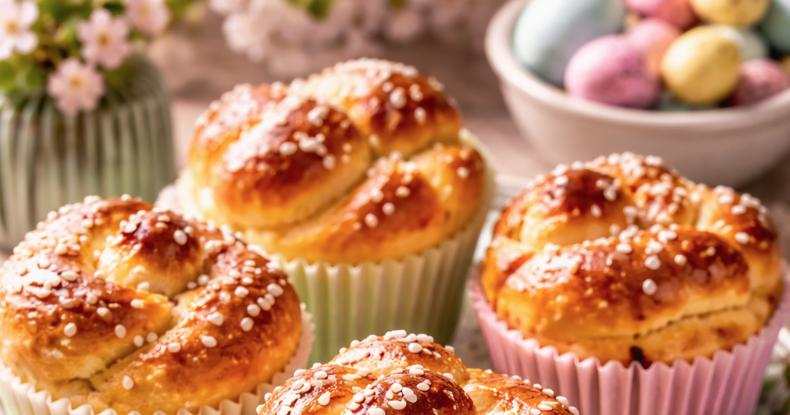 Този Великден всички са луди по тях: Пухкави козуначени мъфини на конци