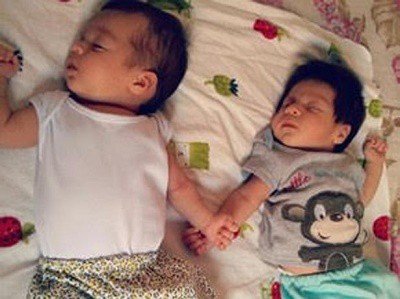 Чудото на живота: Еднояйчни близначки родиха в един и същи ден