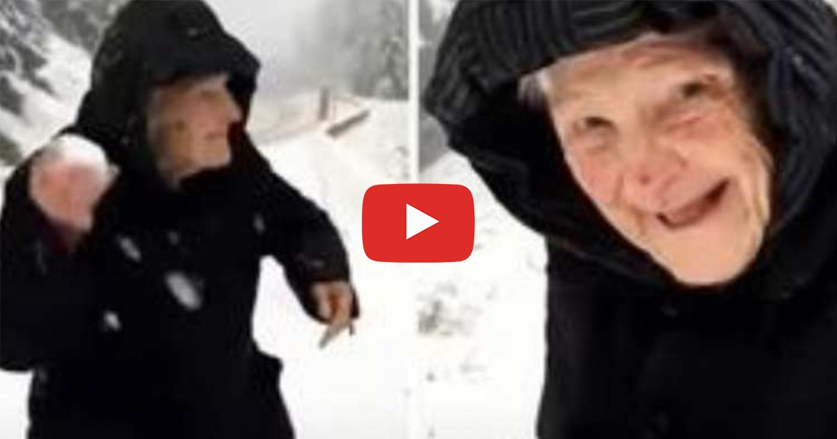 Майка на 101 години сина си да спре с колата, за да се порадва на снега (ВИДЕО)