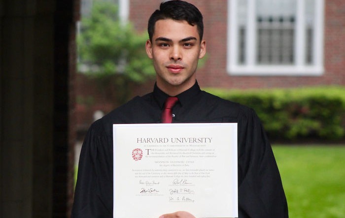 Вдъхновяващо: Момче споделя какво е преживяло, за да влезе в Харвард