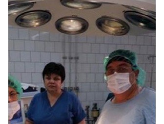 Допустимо ли е: Български лекар пусна селфи от операционната