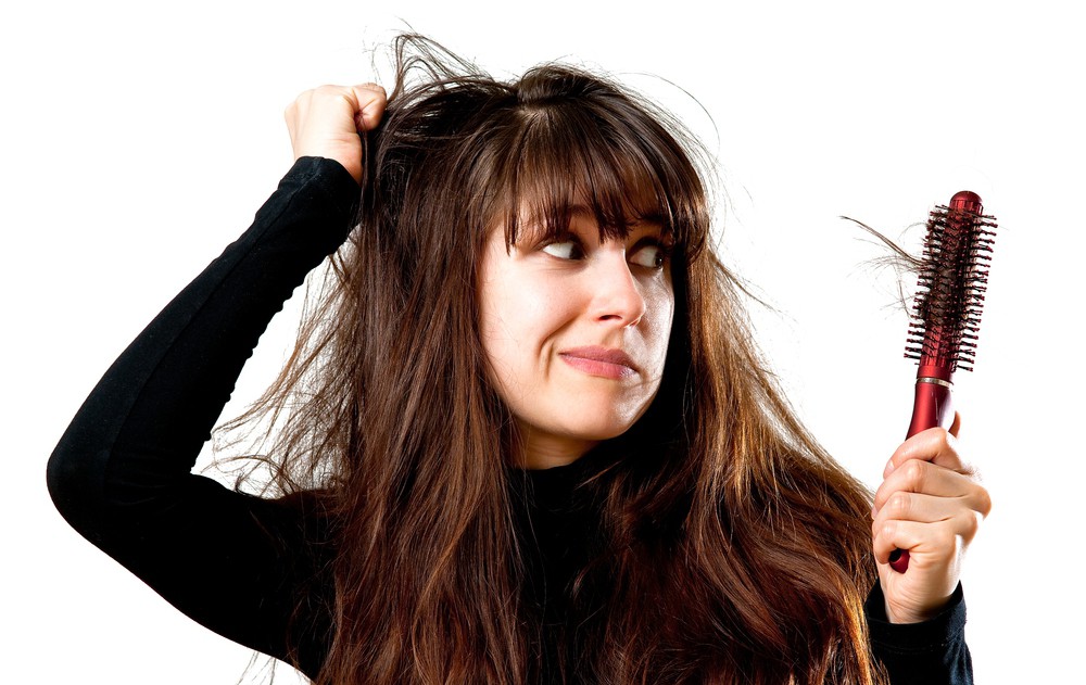 7 неправилни начина, по които сресваш косата си