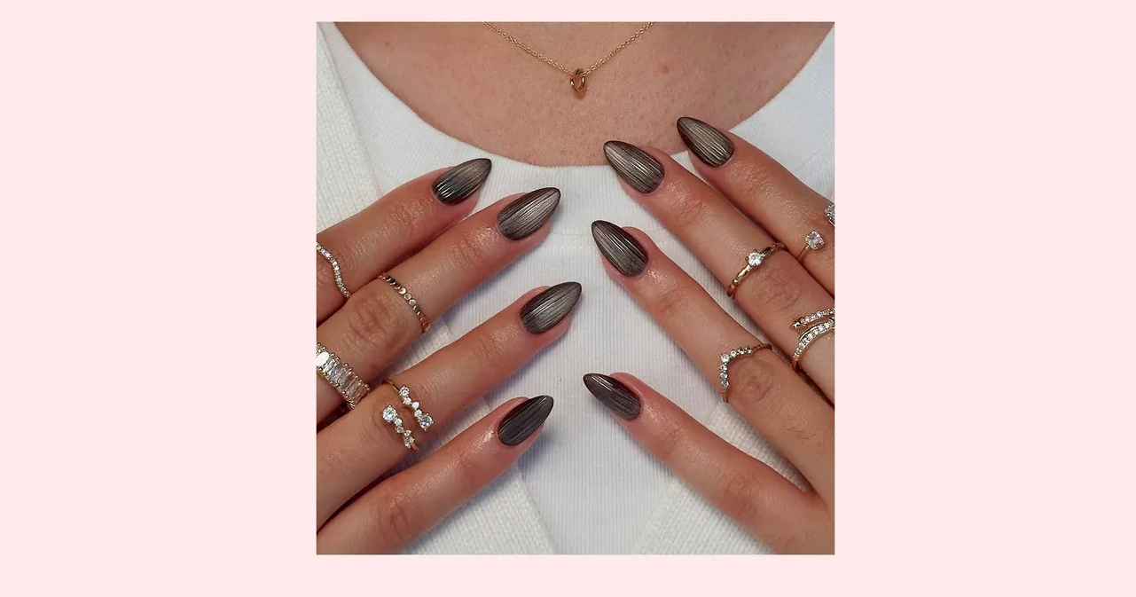 Гофрирано стъкло: 14 луксозни идеи за маникюр с най-актуалния зимен модел