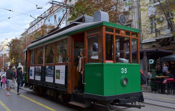 Ретро трамвай посреща туристи в София