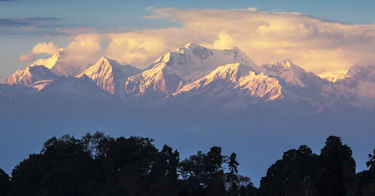 Невероятно: Липсата на смог в Индия разкри гледка към Хималаите